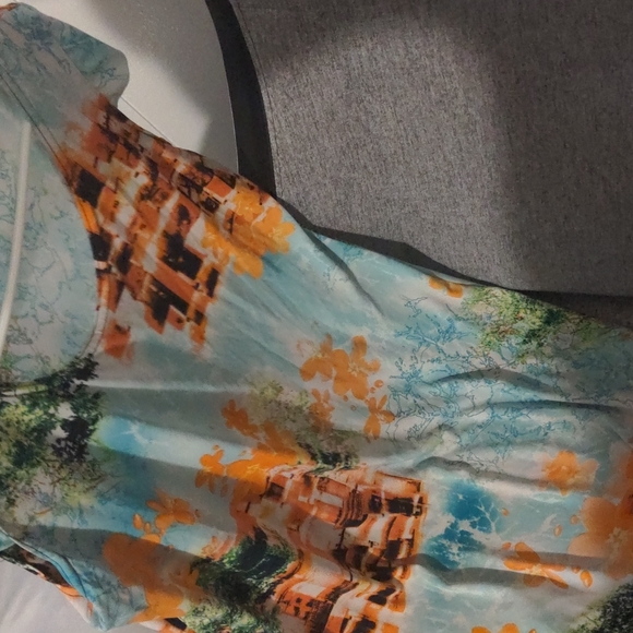 Beautiful floral abstract dress in Large. - Picture 5 of 6